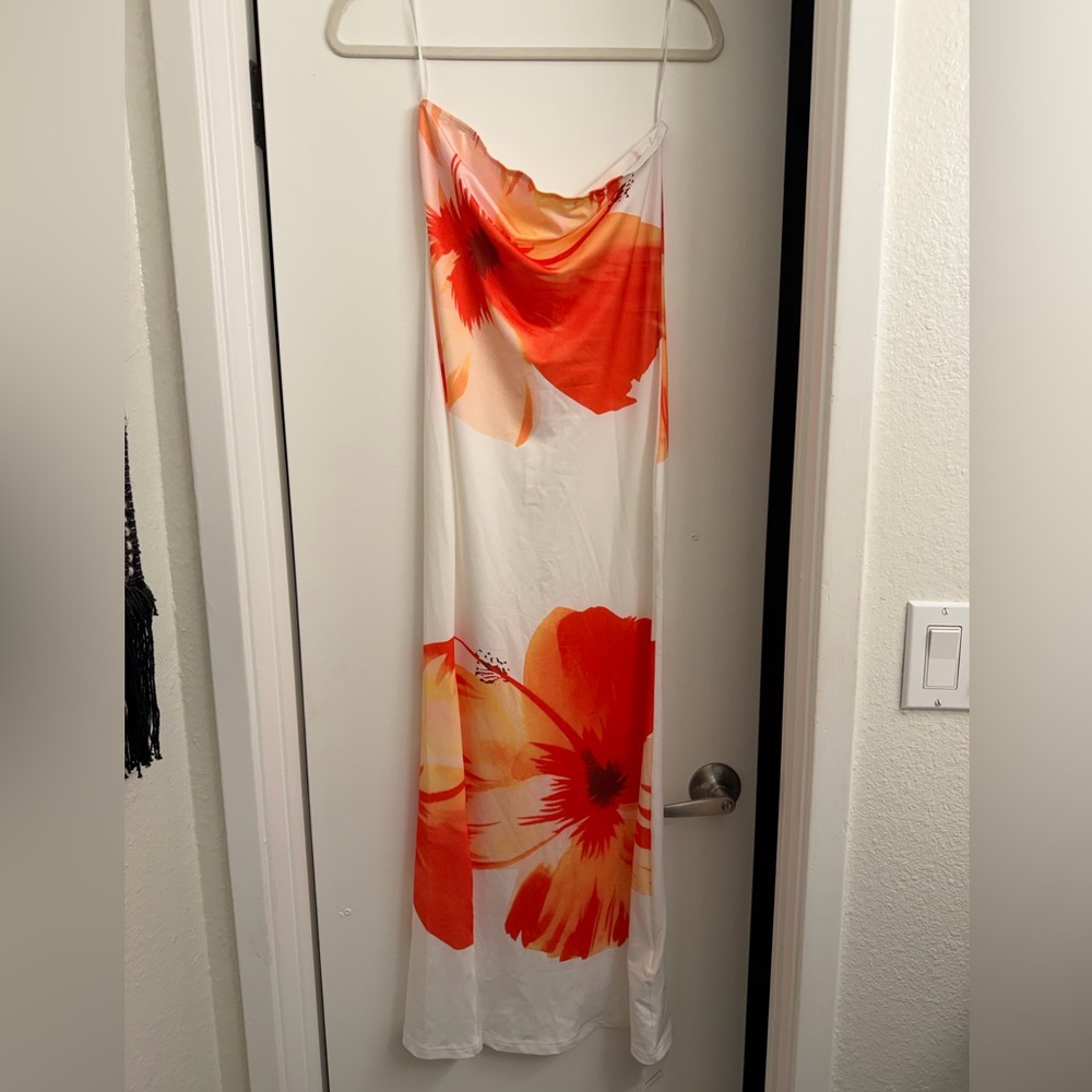 Strapless White Maxi Dress with Red-Orange Floral Print - Picture 3 of 6